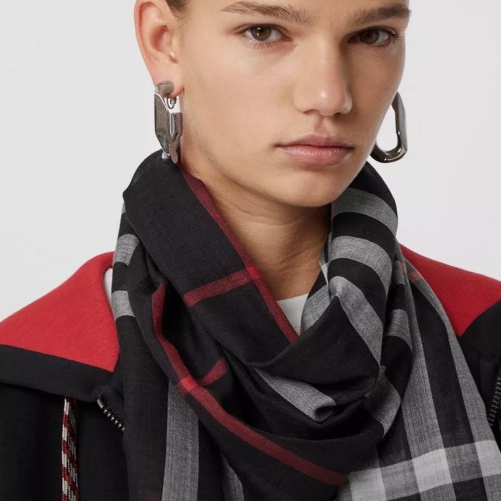Burberry | Navy and red Plaid lightweight  Scarf